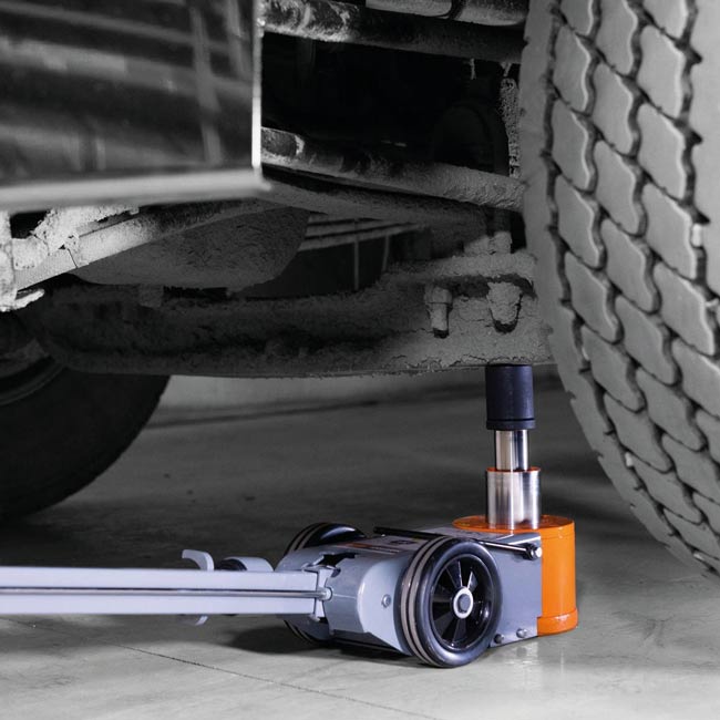 MARTINS MFJ-30T 33-Ton professional air/hydraulic floor jack