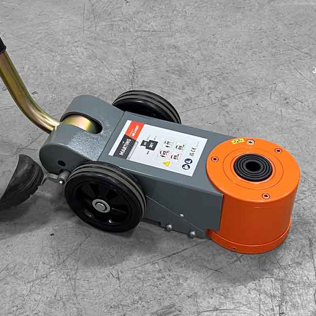 MARTINS MFJ-S30T 33-Ton Professional Portable Air/Hydraulic Floor Jack