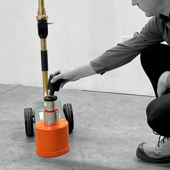 MARTINS MFJ-S30T 33-Ton Professional Portable Air/Hydraulic Floor Jack