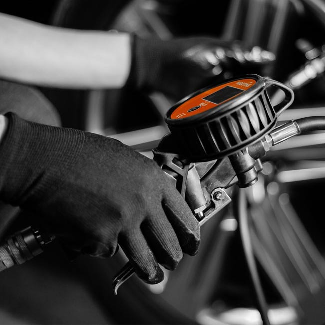 MARTINS MH-30 Handheld digital tire inflator - Flate Mate Handheld