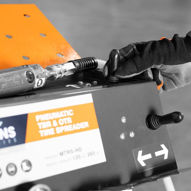 MARTINS MTRS-HD Pneumatic TBR & OTR Tire Spreader
