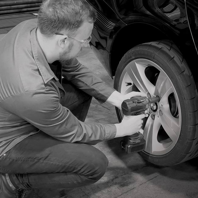 MARTINS MX-P1 Impulse 1/2" Cordless Impact Wrench 797 ft-lb