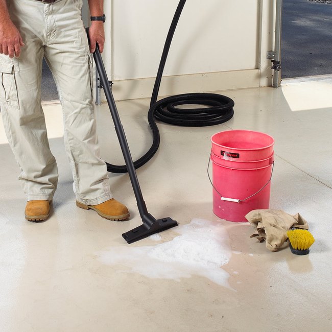 Shop-Vac 9066500 12 inch X 1-1/4 inch diameter Deluxe Floor Nozzle with Brush and Squeegee Inserts