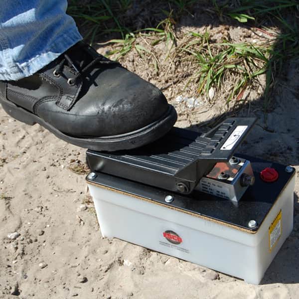 ESCO 10590 Pump, Air/Hydraulic, 2 ½ Quart